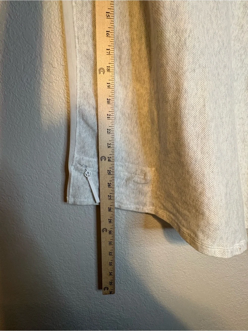 Lululemon Sun Salutation Circle Scarf Heathered Grey White